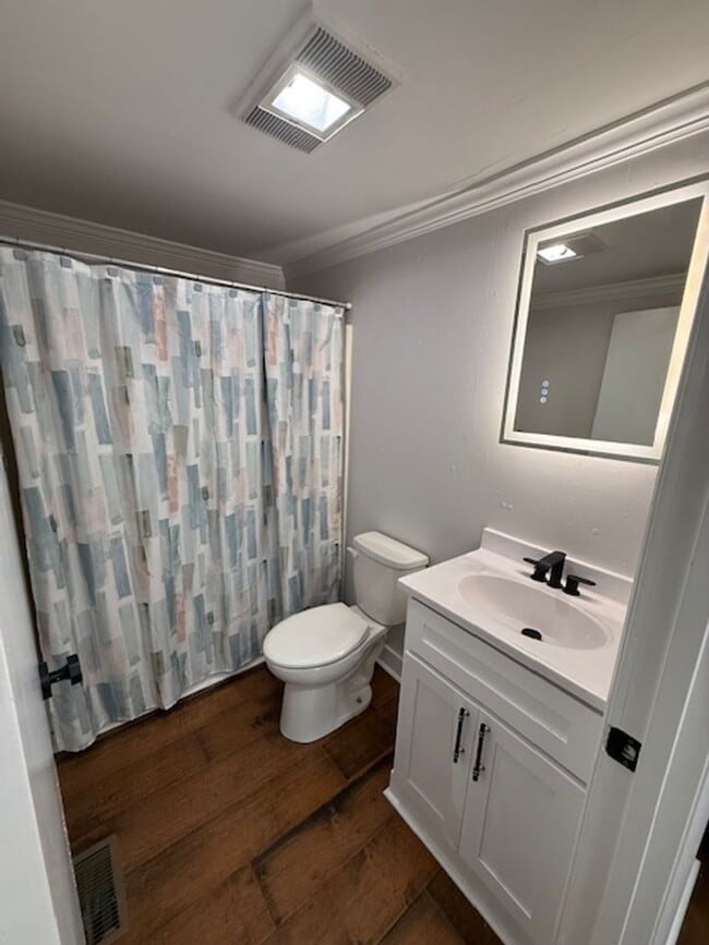 Building Photo - Country Charm Meets Modern Updates