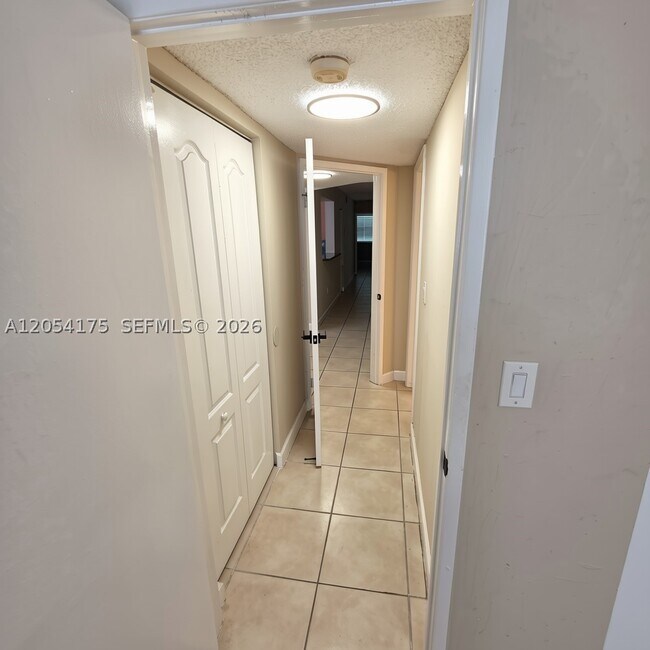Building Photo - 4628 NW 97th Pl