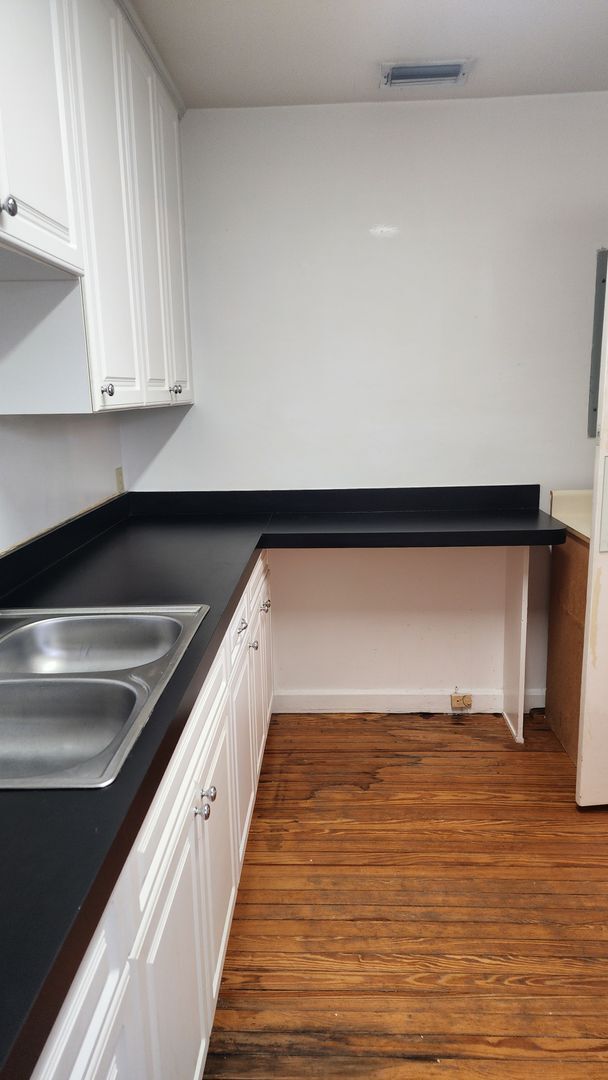 Building Photo - RIV31024