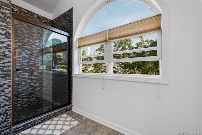 Building Photo - 1 Alicia Ln