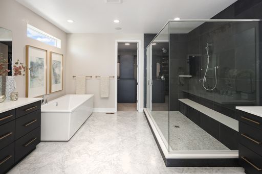 Building Photo - 6 Bedroom 5.5 Bathroom Single Family Home ...