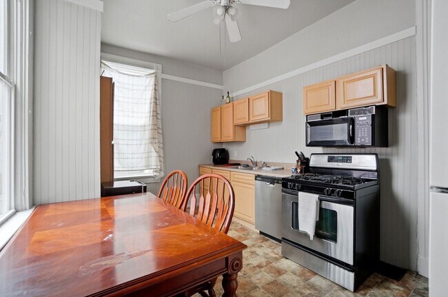 Building Photo - 6 bed/2 bath on Wheeler St., Mins. from UC for Only $650/pp ($3900/mo)!
