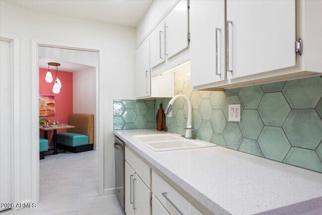 Building Photo - 10129 W Campana Dr