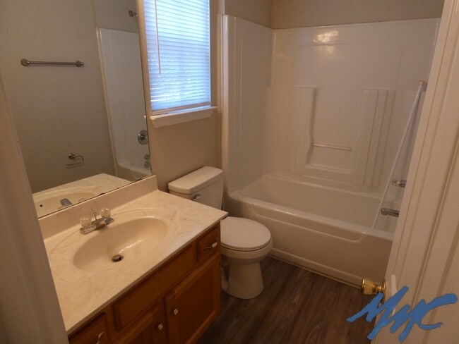 Building Photo - 736 Greenland Dr