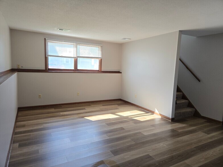 Building Photo - 303 N 6th St