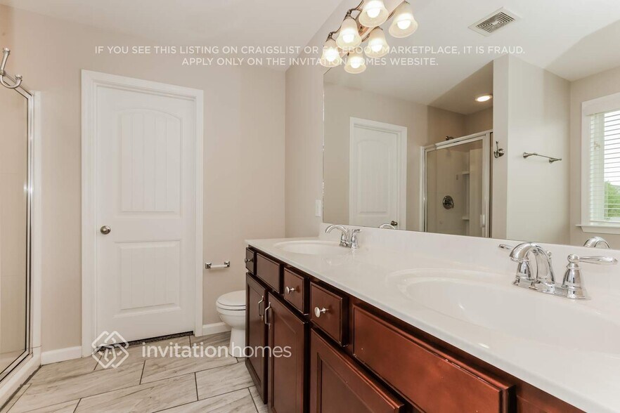 Building Photo - 1700 Stonewater Dr