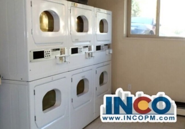 Building Photo - Awesome Remodeled STUDIO apartment near Ri...
