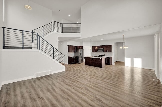 Building Photo - 106 N Midland Dr