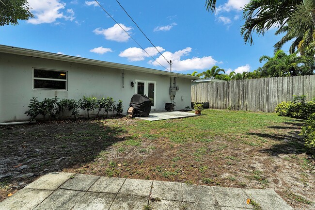Building Photo - 224 Dartmouth Dr