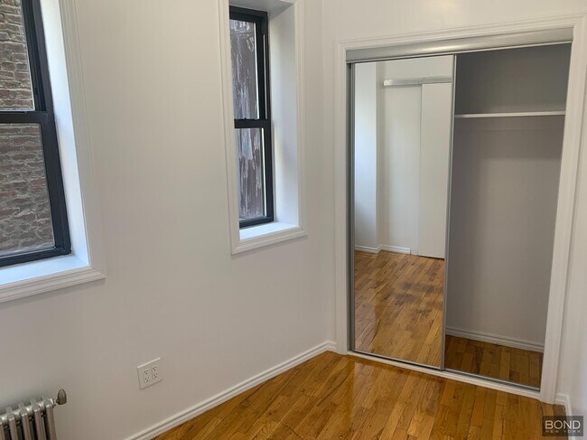 Building Photo - 717 9th Ave