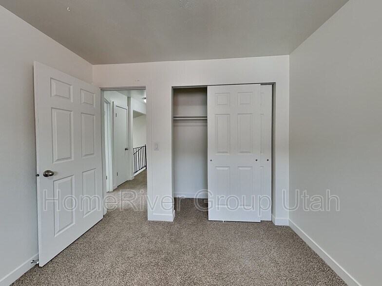 Building Photo - 176 W Foxbridge Dr