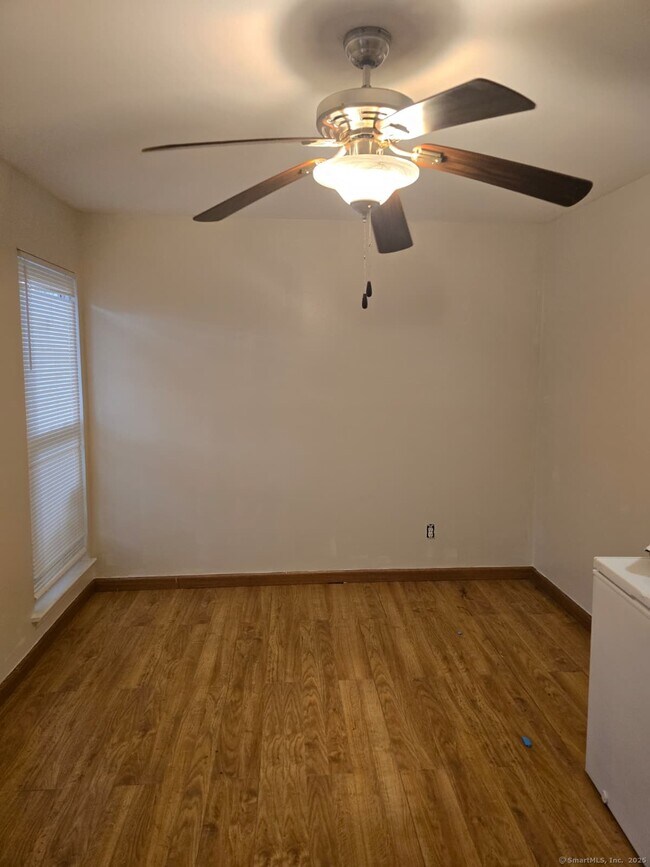 Building Photo - 30 Glenview Dr