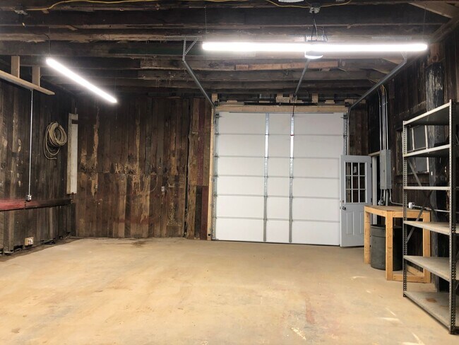 Building Photo - 172 Chester Stevens Rd