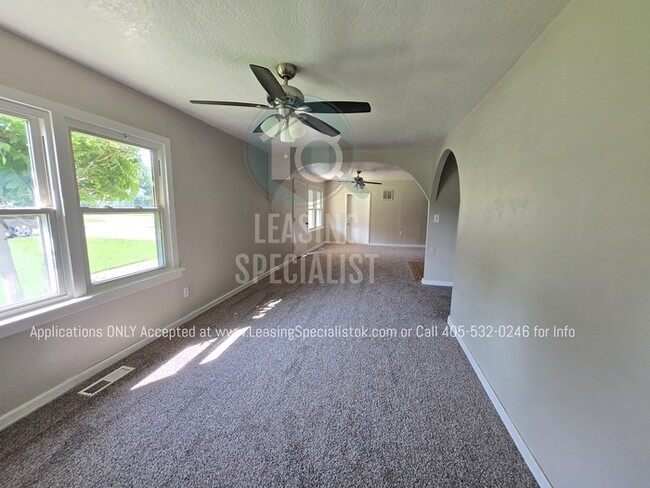 Building Photo - Charming Del City 4 Bed 2 bath!