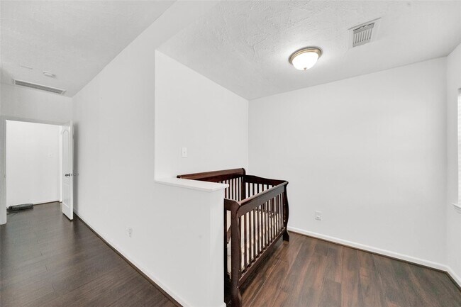 Building Photo - 5522 Brookhollow Oaks Trail