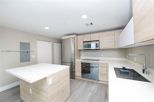 Building Photo - 16385 Biscayne Blvd