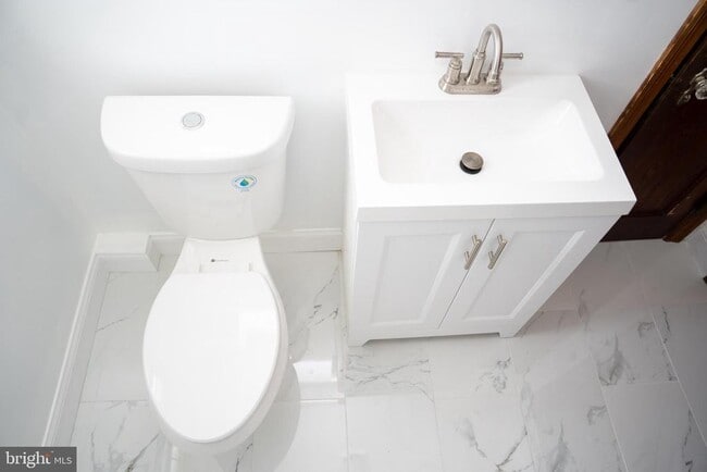 Building Photo - 110 Van Buren St NW