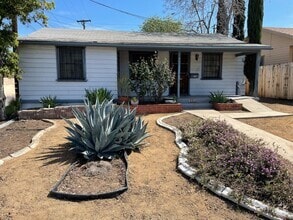 Building Photo - Single Story Home
