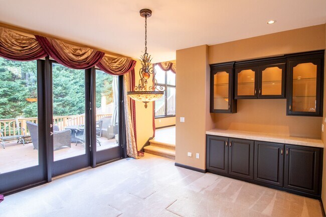 Building Photo - 4bd/4ba Bellevue Home