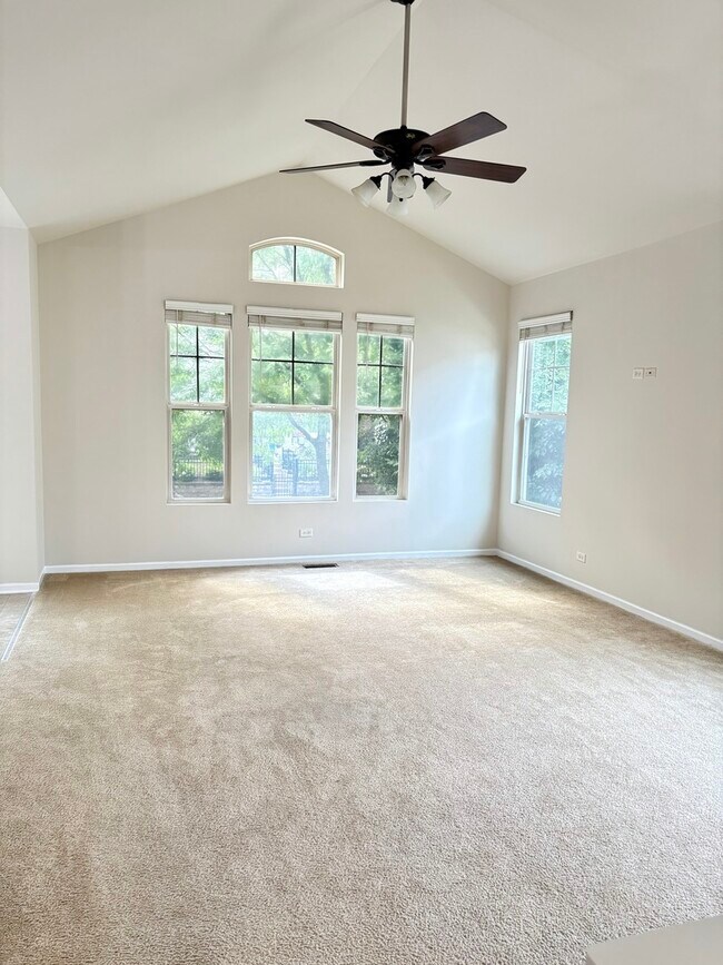 Building Photo - 429 Grosvenor Ln