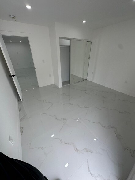 Building Photo - 2175 NE 170th St