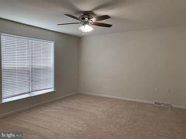 Building Photo - 613 Line Rd