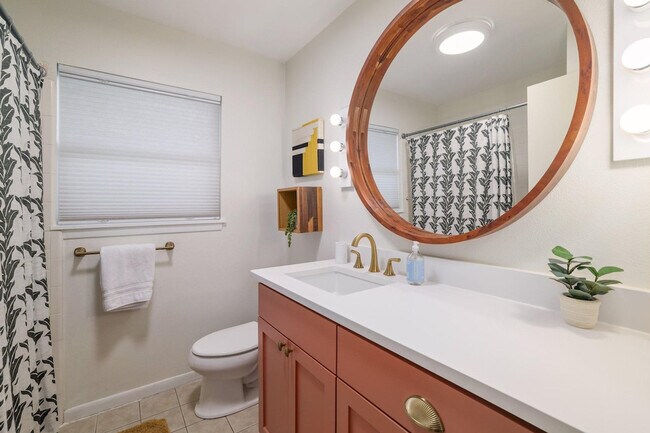 Building Photo - 2906 Westhill Dr