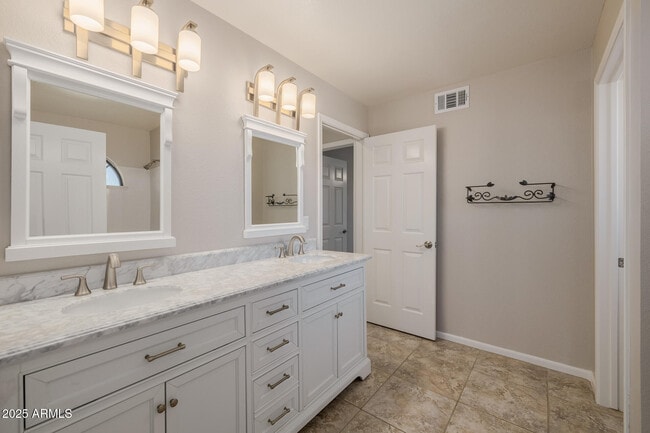 Building Photo - 16809 S 33rd Way