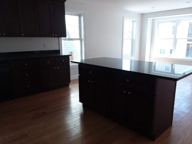 Building Photo - 2 Judge Street Path