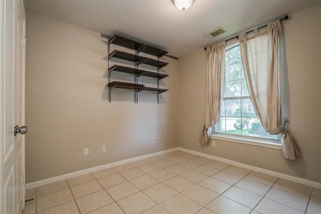 Building Photo - 1832 Camas Dr