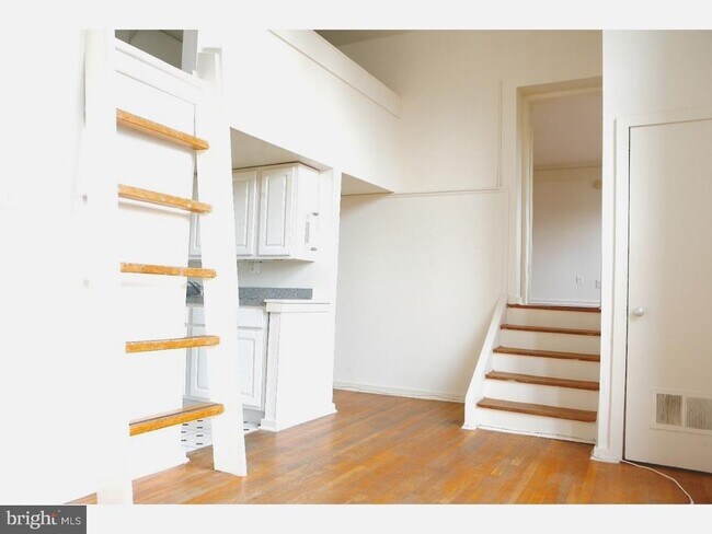 Building Photo - 409-15 S 11th St