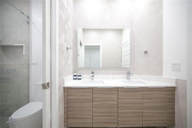 Building Photo - 8842 NW 161st Terrace