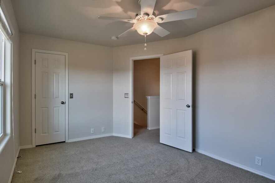 Building Photo - Move-In Ready 2-Bedroom with Central A/C –...