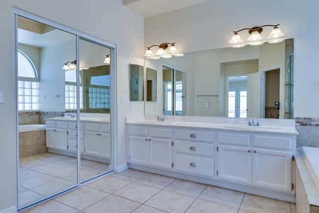 Building Photo - SE!! 4 Bedrooms!! Single Story!! NO HOA!! 3 Car Garage!!! Pool!!! Spa!!! RV Parking!!! Low mainte...