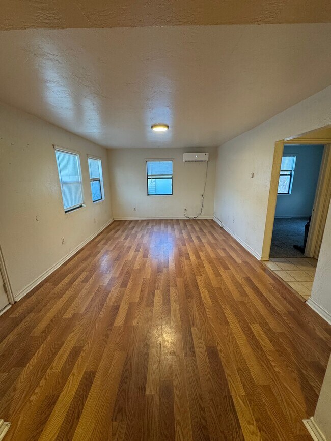 Building Photo - 211 SW 36th Ave
