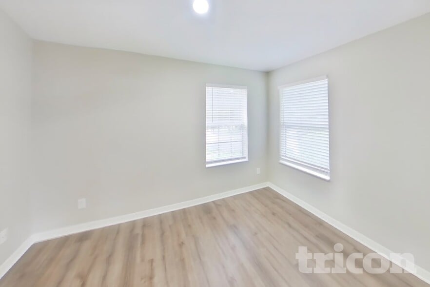 Building Photo - 16651 Midsummer Ln