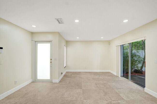 Building Photo - 949 Jade Ct