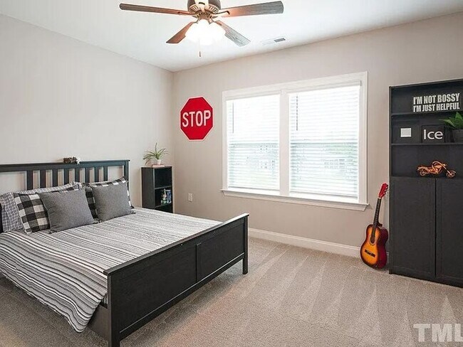Building Photo - 312 Sweetbriar Rose Ct
