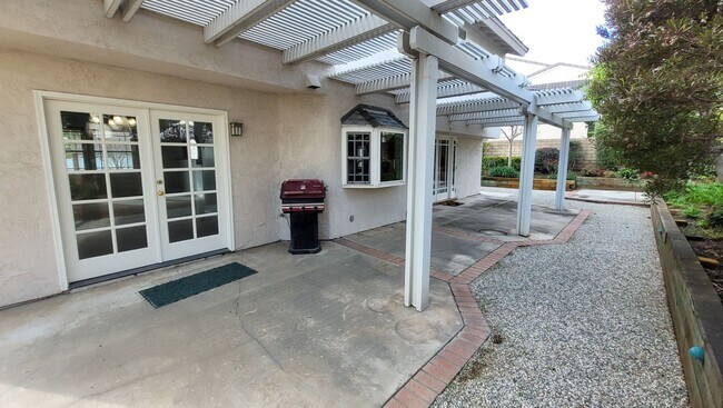 Building Photo - NOW AVAILABLE!! Gorgeous Two Story 3 Bedroom 3 Bath Perfect for Working From Home and Entertaining!