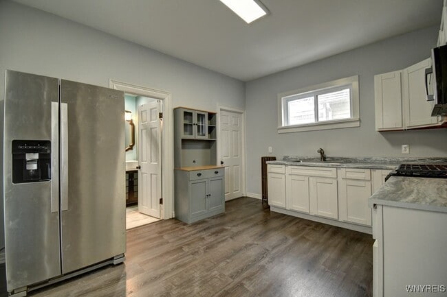 Building Photo - 36 19th St