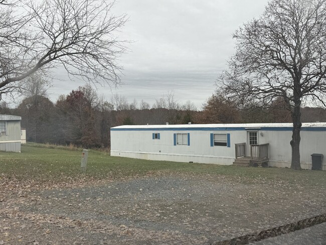 Building Photo - 2 Bedroom 1 Bath Mobile Home in Madison He...