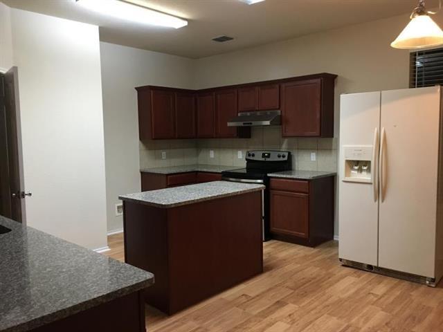 Building Photo - 605 Twin Knoll Dr