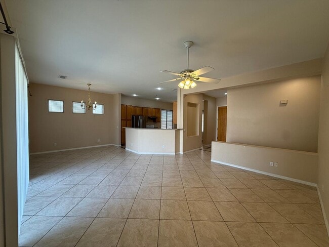 Building Photo - 432 W Carob Dr