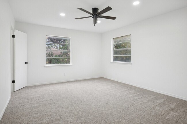 Building Photo - 7626 Dentcrest Dr