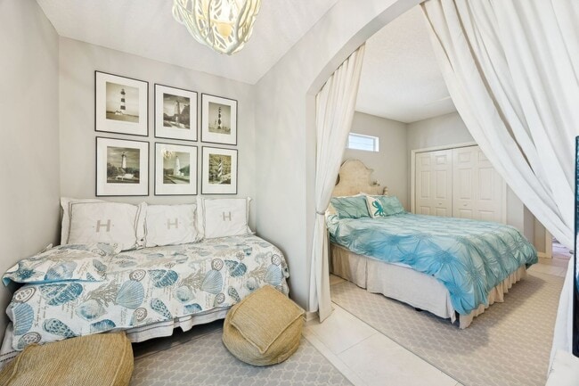 Building Photo - Ocean Village, 3 bed, 2 bath, FULLY furnished home! Walk to the Beach!