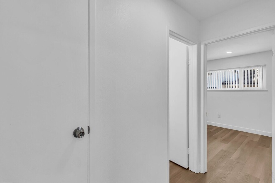 Building Photo - 3531 Rainbow Ln