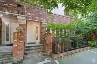 Building Photo - 2 bedroom in Seattle WA 98107