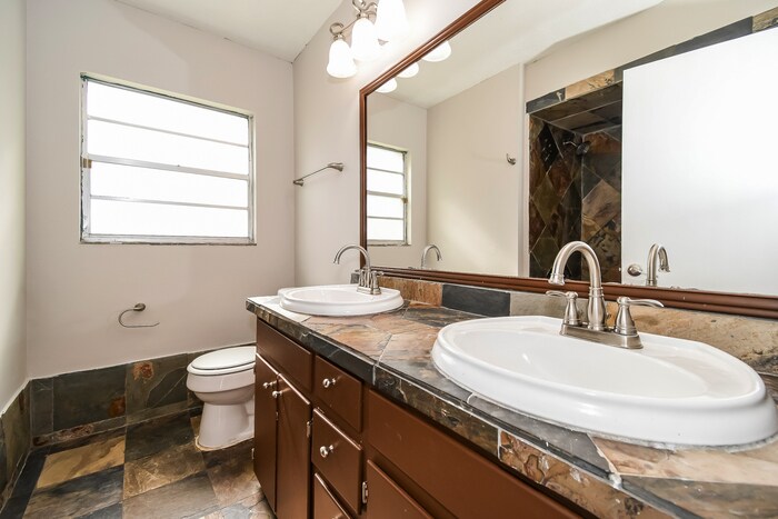 Building Photo - 2742 Holly Ridge Dr