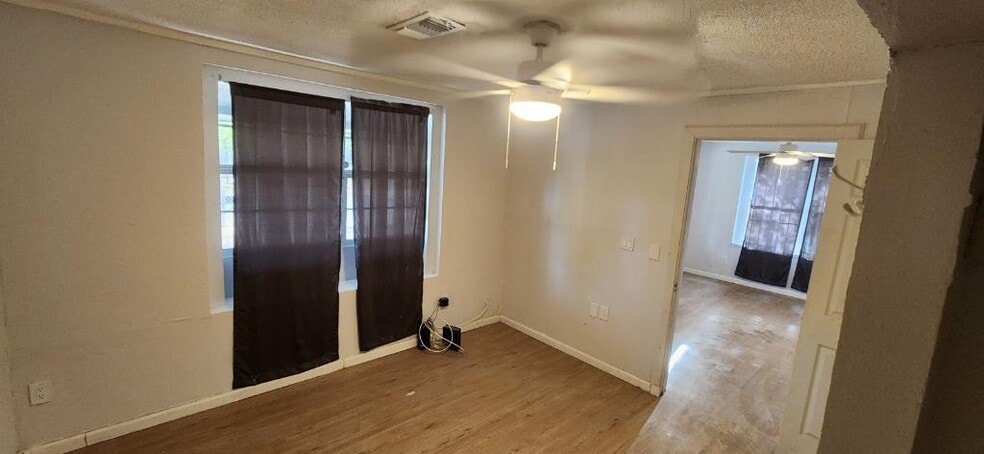 Building Photo - 971 Chalmers Ave