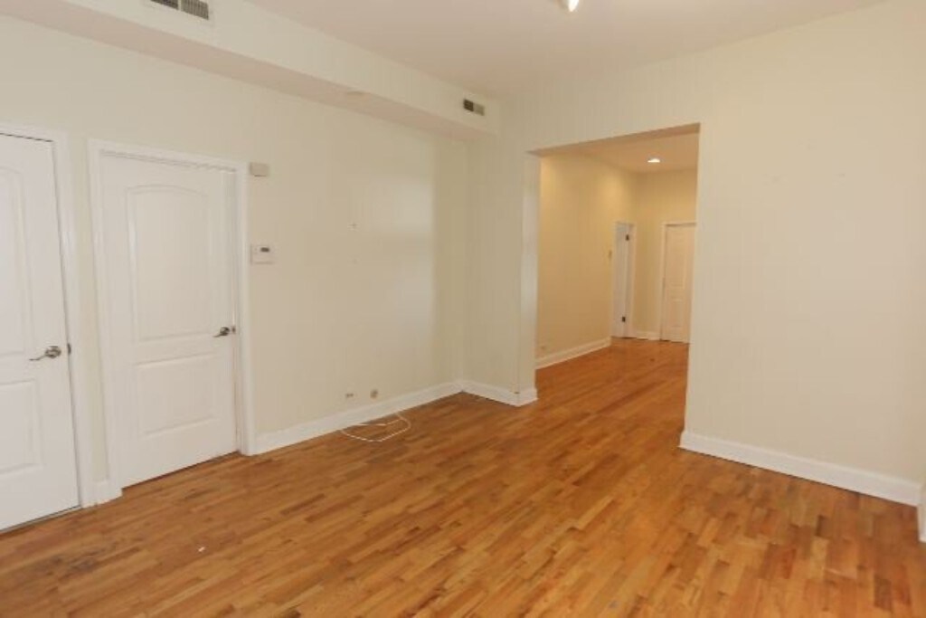 Building Photo - 1411 W Erie St